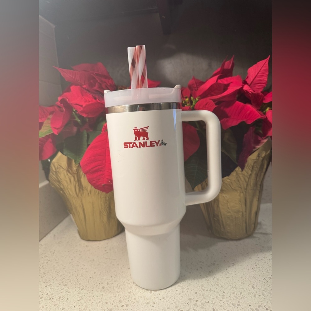 Stanley 40oz 2025 Christmas Limited Ed White Tumbler w candy cane Straw - USED